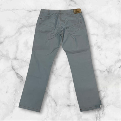Entdecke unsere Vintage Track Pants von Nike und anderen Marken, erhältlich bei Valuxery.de - Dein Shop für trendige Vintage - Kleidung. Unsere Track Pants sind aus hochwertigen Materialien und