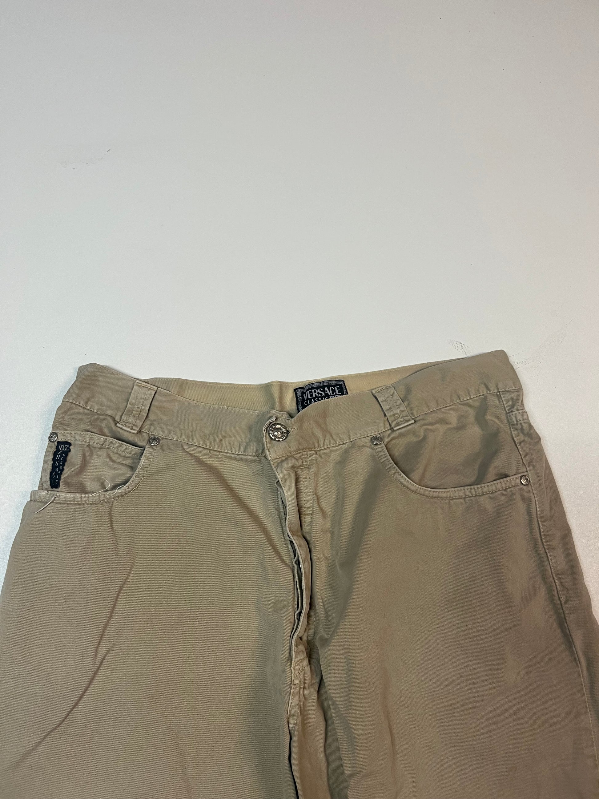 Entdecke unsere Vintage Track Pants von Nike und anderen Marken, erhältlich bei Valuxery.de - Dein Shop für trendige Vintage - Kleidung. Unsere Track Pants sind aus hochwertigen Materialien und