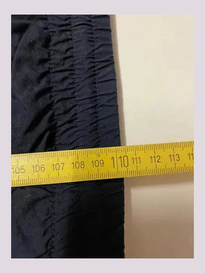 Entdecke unsere Vintage Track Pants von Nike und anderen Marken, erhältlich bei Valuxery.de - Dein Shop für trendige Vintage - Kleidung. Unsere Track Pants sind aus hochwertigen Materialien und