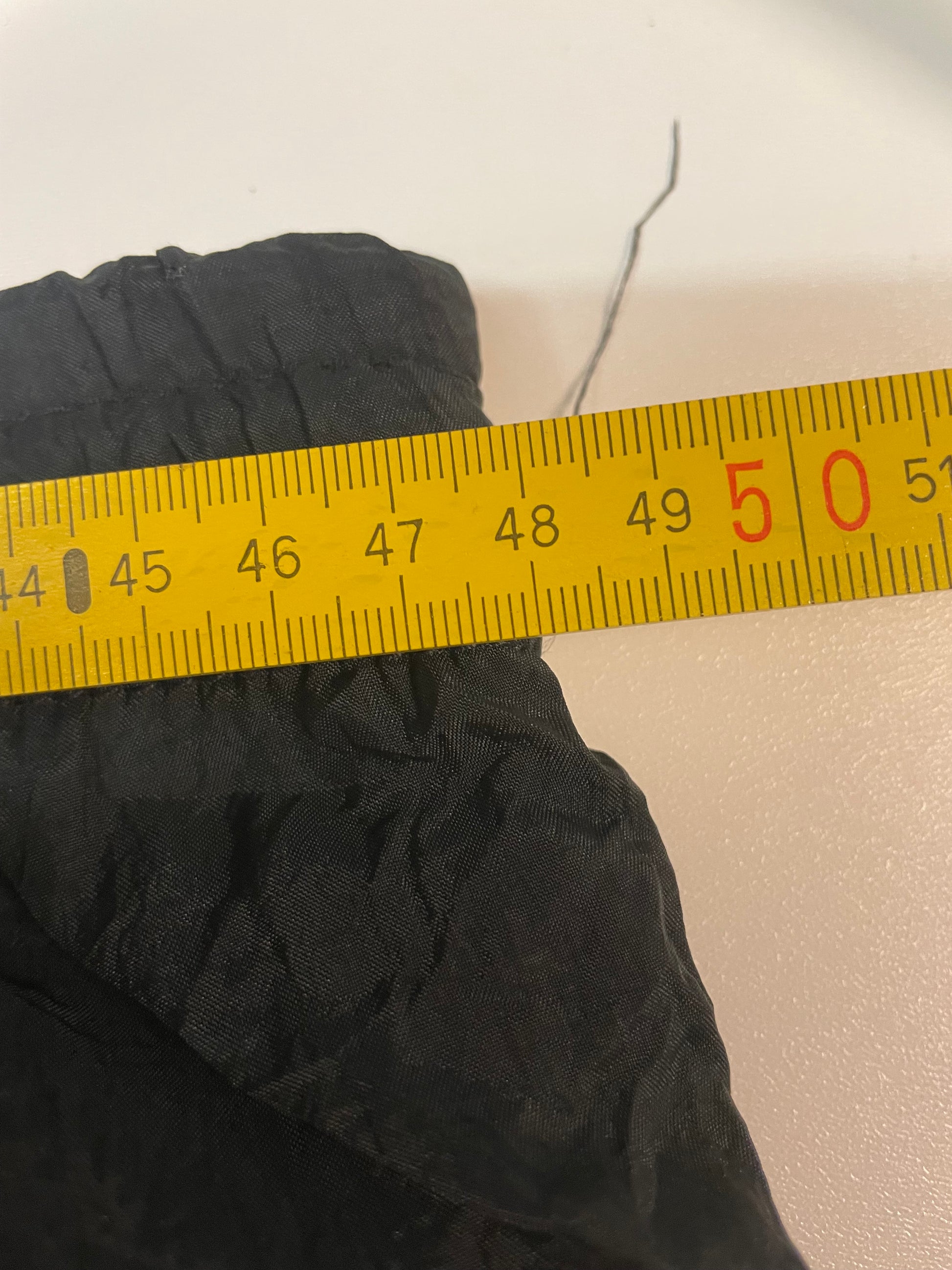 Entdecke unsere Vintage Track Pants von Nike und anderen Marken, erhältlich bei Valuxery.de - Dein Shop für trendige Vintage - Kleidung. Unsere Track Pants sind aus hochwertigen Materialien und