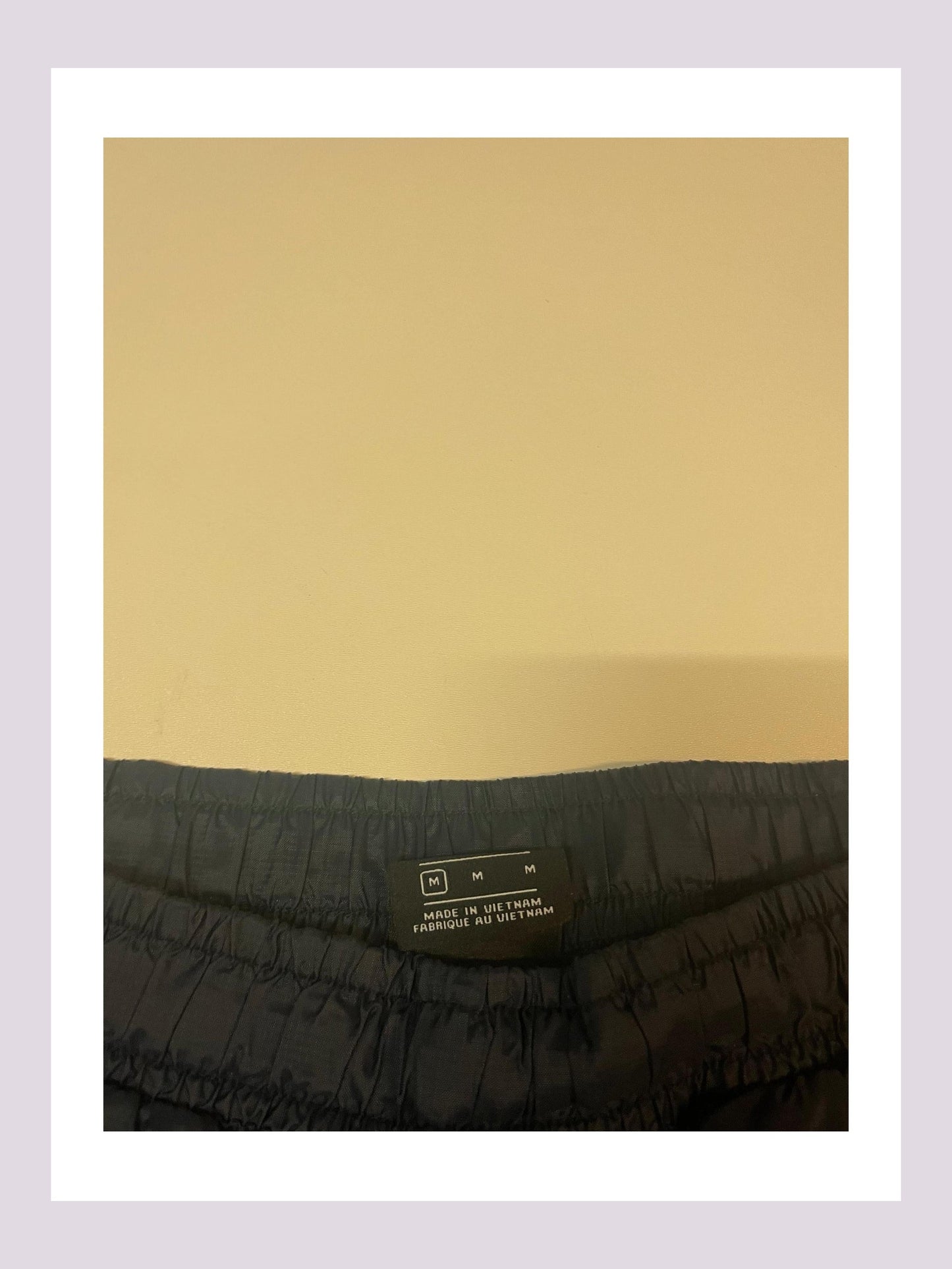 Entdecke unsere Vintage Track Pants von Nike und anderen Marken, erhältlich bei Valuxery.de - Dein Shop für trendige Vintage - Kleidung. Unsere Track Pants sind aus hochwertigen Materialien und