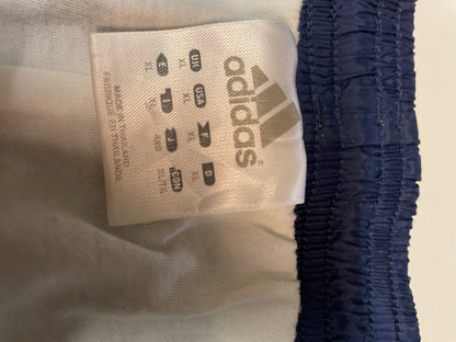 Entdecke unsere Vintage Track Pants von Nike und anderen Marken, erhältlich bei Valuxery.de - Dein Shop für trendige Vintage - Kleidung. Unsere Track Pants sind aus hochwertigen Materialien und