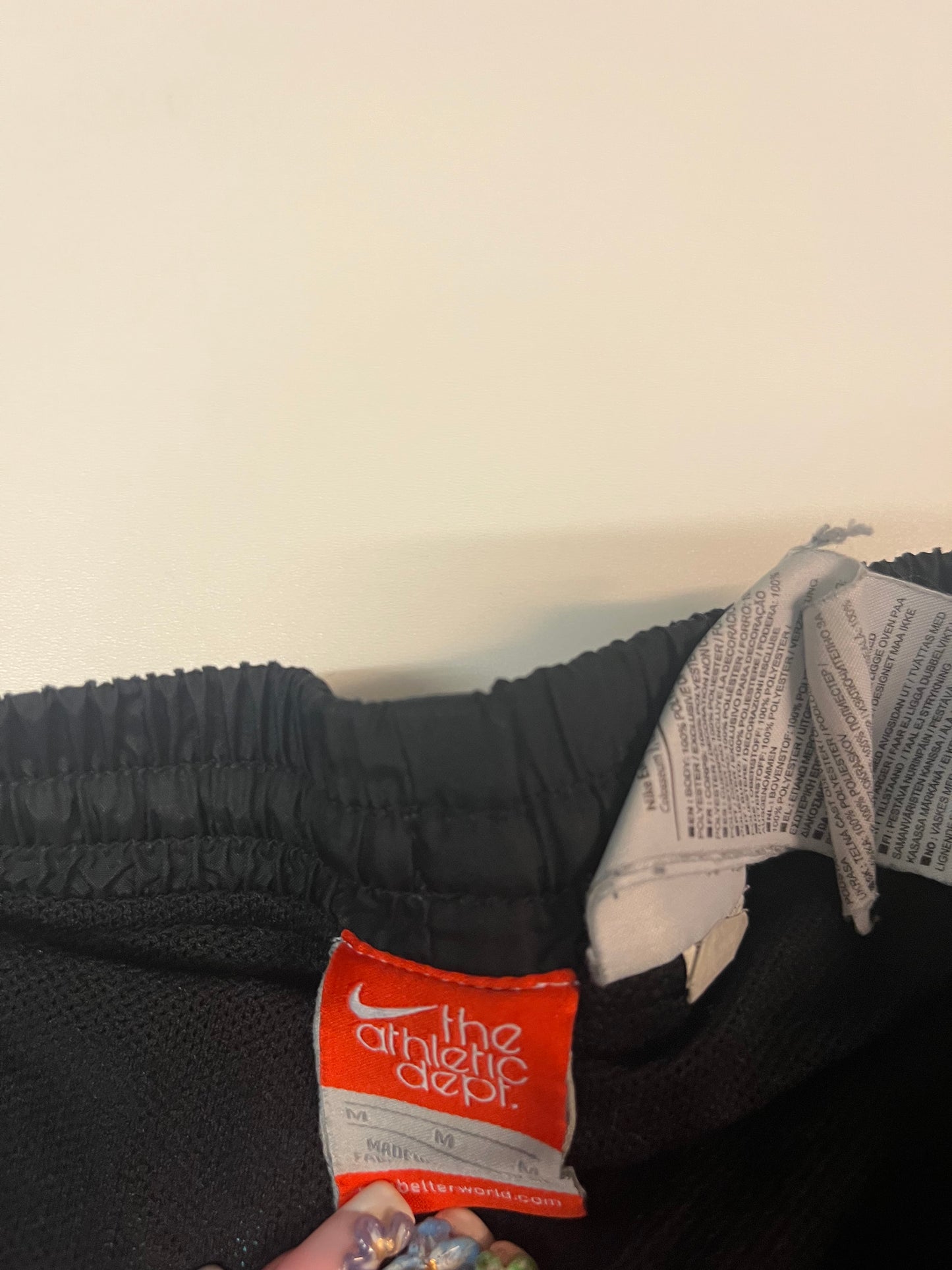 Entdecke unsere Vintage Track Pants von Nike und anderen Marken, erhältlich bei Valuxery.de - Dein Shop für trendige Vintage - Kleidung. Unsere Track Pants sind aus hochwertigen Materialien und