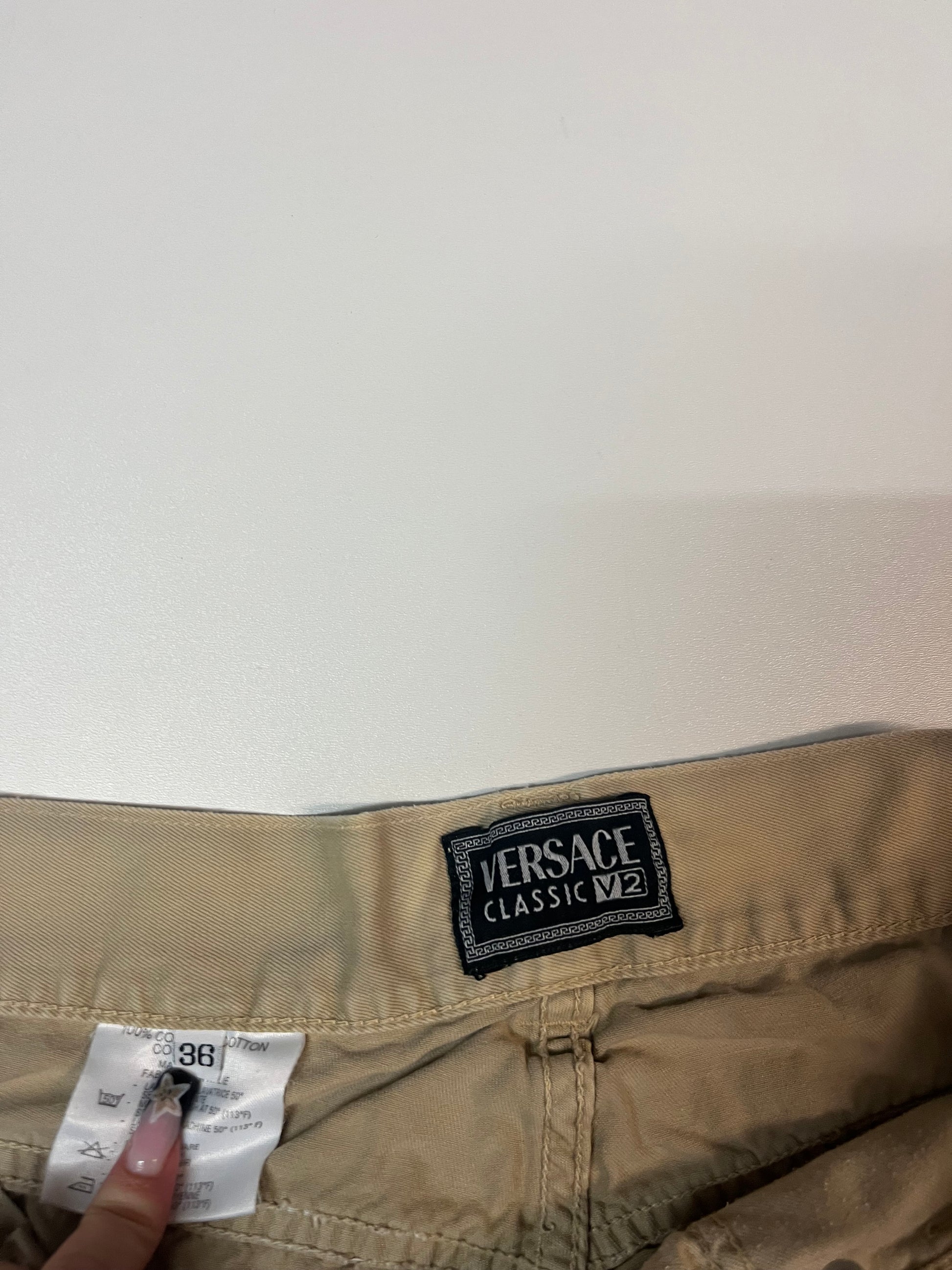 Entdecke unsere Vintage Track Pants von Nike und anderen Marken, erhältlich bei Valuxery.de - Dein Shop für trendige Vintage - Kleidung. Unsere Track Pants sind aus hochwertigen Materialien und