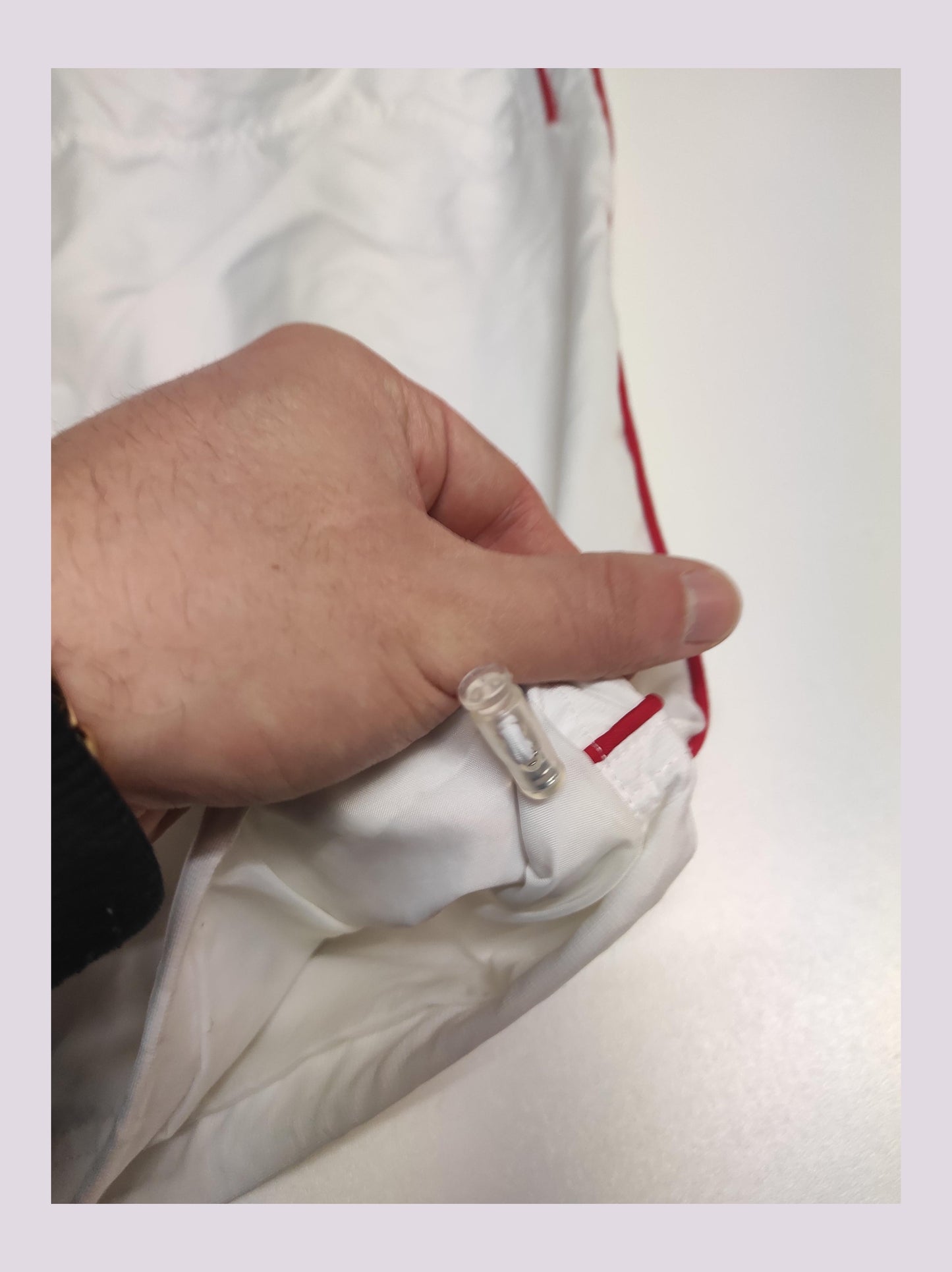 Entdecke unsere Vintage Track Pants von Nike und anderen Marken, erhältlich bei Valuxery.de - Dein Shop für trendige Vintage - Kleidung. Unsere Track Pants sind aus hochwertigen Materialien und