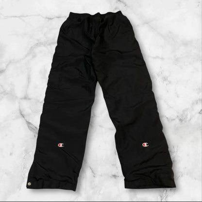 Entdecke unsere Vintage Track Pants von Nike und anderen Marken, erhältlich bei Valuxery.de - Dein Shop für trendige Vintage - Kleidung. Unsere Track Pants sind aus hochwertigen Materialien und