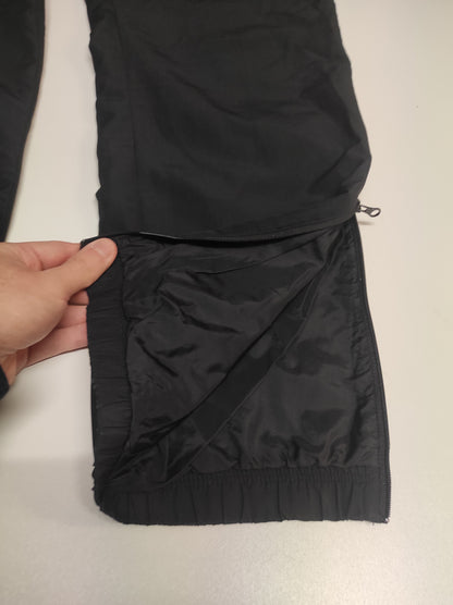 Entdecke unsere Vintage Track Pants von Nike und anderen Marken, erhältlich bei Valuxery.de - Dein Shop für trendige Vintage - Kleidung. Unsere Track Pants sind aus hochwertigen Materialien und