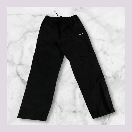 Entdecke unsere Vintage Track Pants von Nike und anderen Marken, erhältlich bei Valuxery.de - Dein Shop für trendige Vintage - Kleidung. Unsere Track Pants sind aus hochwertigen Materialien und
