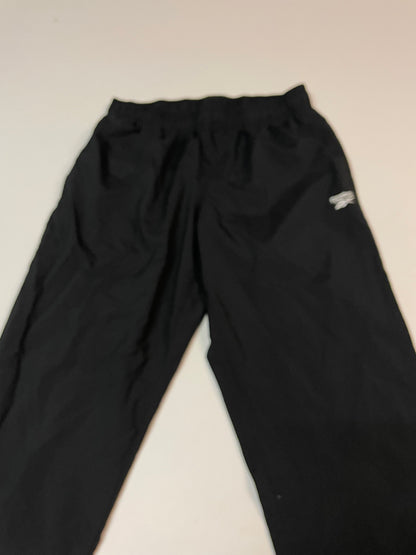 Entdecke unsere Vintage Track Pants von Nike und anderen Marken, erhältlich bei Valuxery.de - Dein Shop für trendige Vintage - Kleidung. Unsere Track Pants sind aus hochwertigen Materialien und
