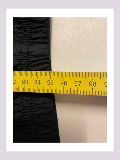 Entdecke unsere Vintage Track Pants von Nike und anderen Marken, erhältlich bei Valuxery.de - Dein Shop für trendige Vintage - Kleidung. Unsere Track Pants sind aus hochwertigen Materialien und