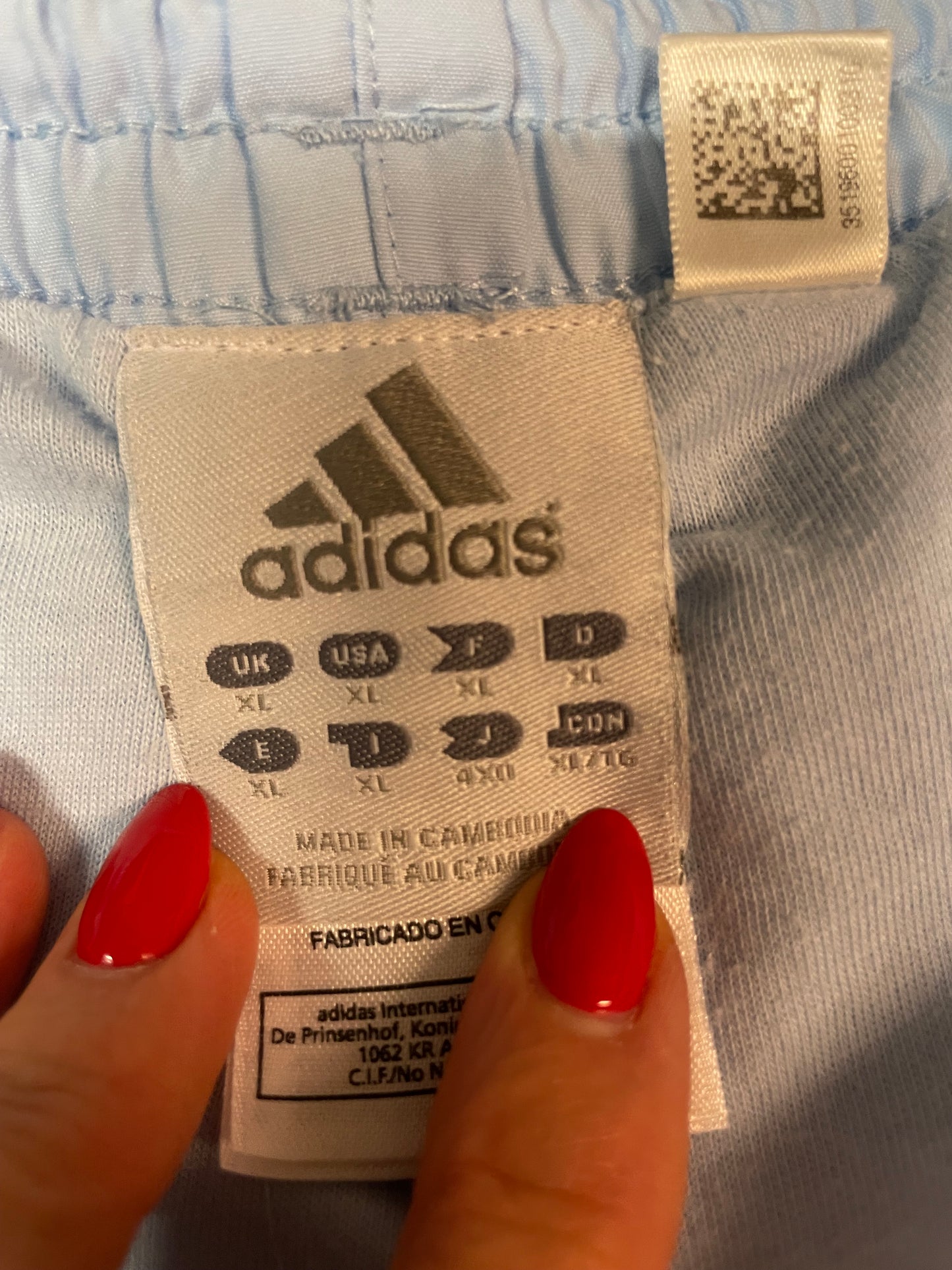 Entdecke unsere Vintage Track Pants von Nike und anderen Marken, erhältlich bei Valuxery.de - Dein Shop für trendige Vintage - Kleidung. Unsere Track Pants sind aus hochwertigen Materialien und