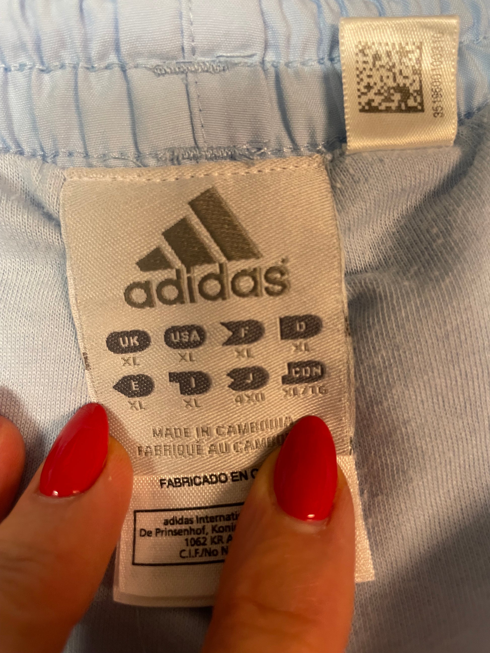 Entdecke unsere Vintage Track Pants von Nike und anderen Marken, erhältlich bei Valuxery.de - Dein Shop für trendige Vintage - Kleidung. Unsere Track Pants sind aus hochwertigen Materialien und