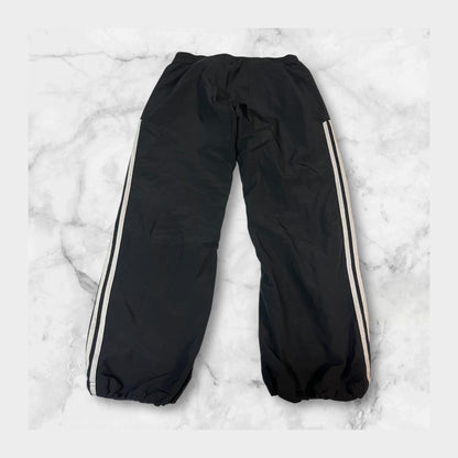 Entdecke unsere Vintage Track Pants von Nike und anderen Marken, erhältlich bei Valuxery.de - Dein Shop für trendige Vintage - Kleidung. Unsere Track Pants sind aus hochwertigen Materialien und