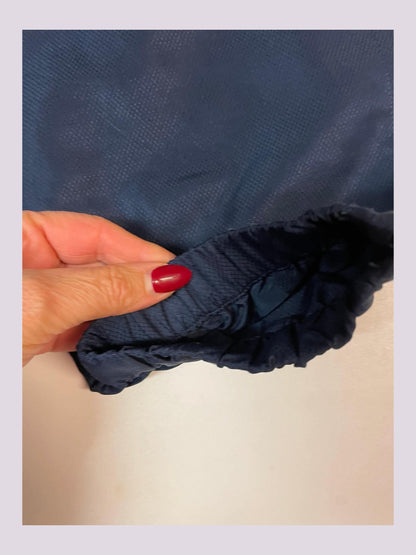 Entdecke unsere Vintage Track Pants von Nike und anderen Marken, erhältlich bei Valuxery.de - Dein Shop für trendige Vintage - Kleidung. Unsere Track Pants sind aus hochwertigen Materialien und