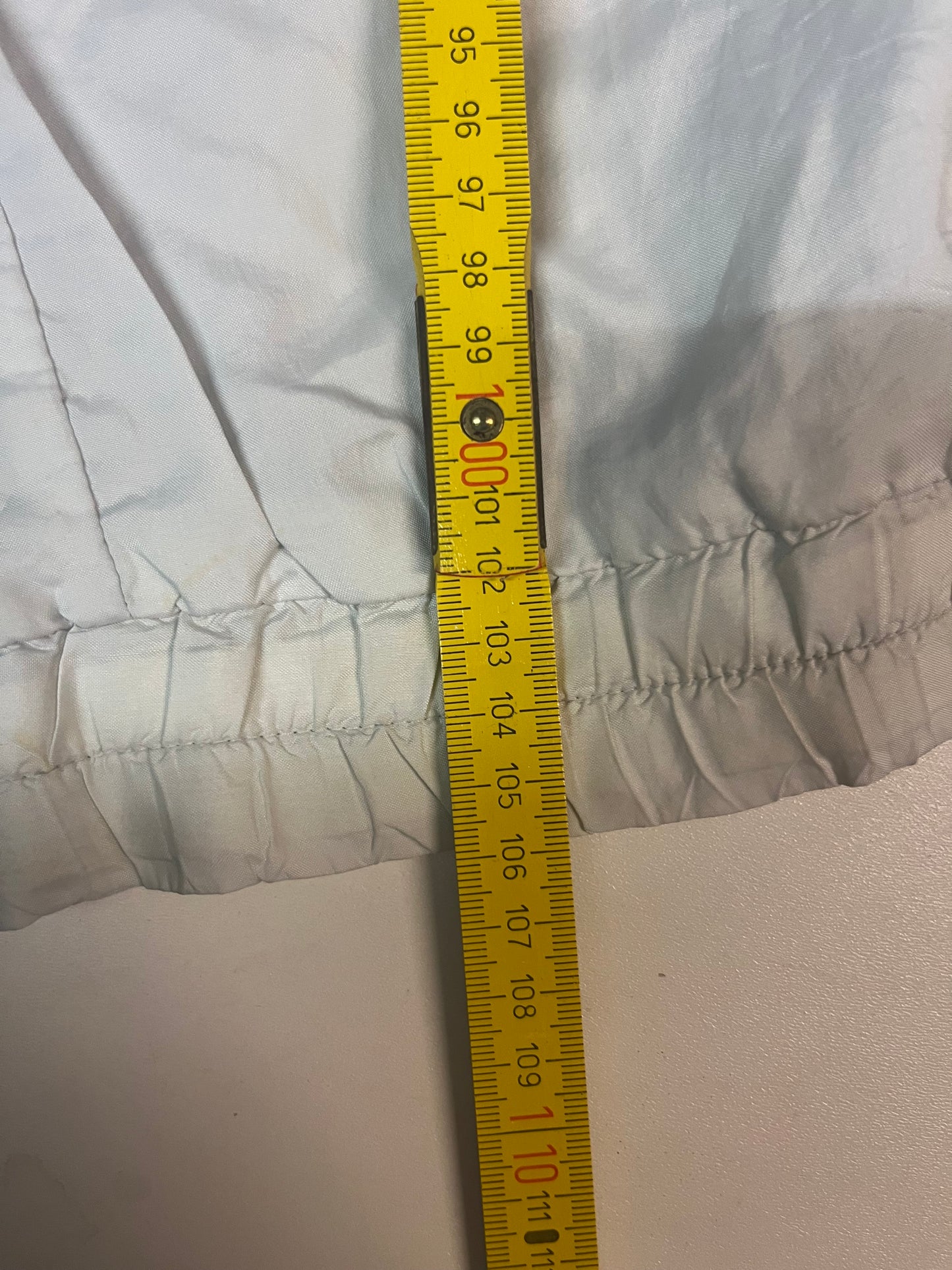 Entdecke unsere Vintage Track Pants von Nike und anderen Marken, erhältlich bei Valuxery.de - Dein Shop für trendige Vintage - Kleidung. Unsere Track Pants sind aus hochwertigen Materialien und