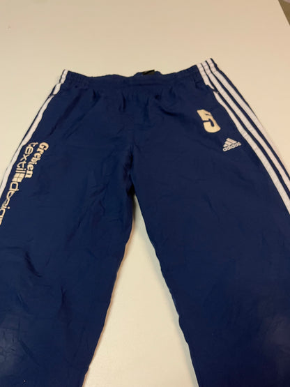 Entdecke unsere Vintage Track Pants von Nike und anderen Marken, erhältlich bei Valuxery.de - Dein Shop für trendige Vintage - Kleidung. Unsere Track Pants sind aus hochwertigen Materialien und