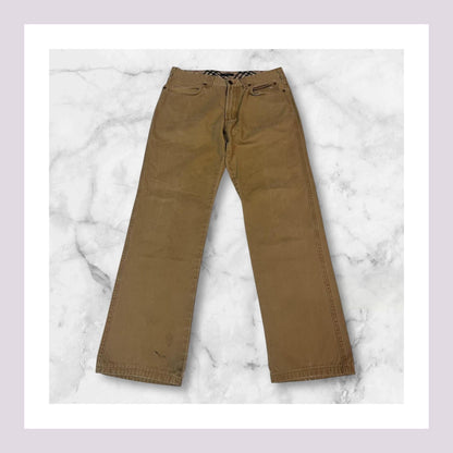 Entdecke unsere Vintage Track Pants von Nike und anderen Marken, erhältlich bei Valuxery.de - Dein Shop für trendige Vintage - Kleidung. Unsere Track Pants sind aus hochwertigen Materialien und