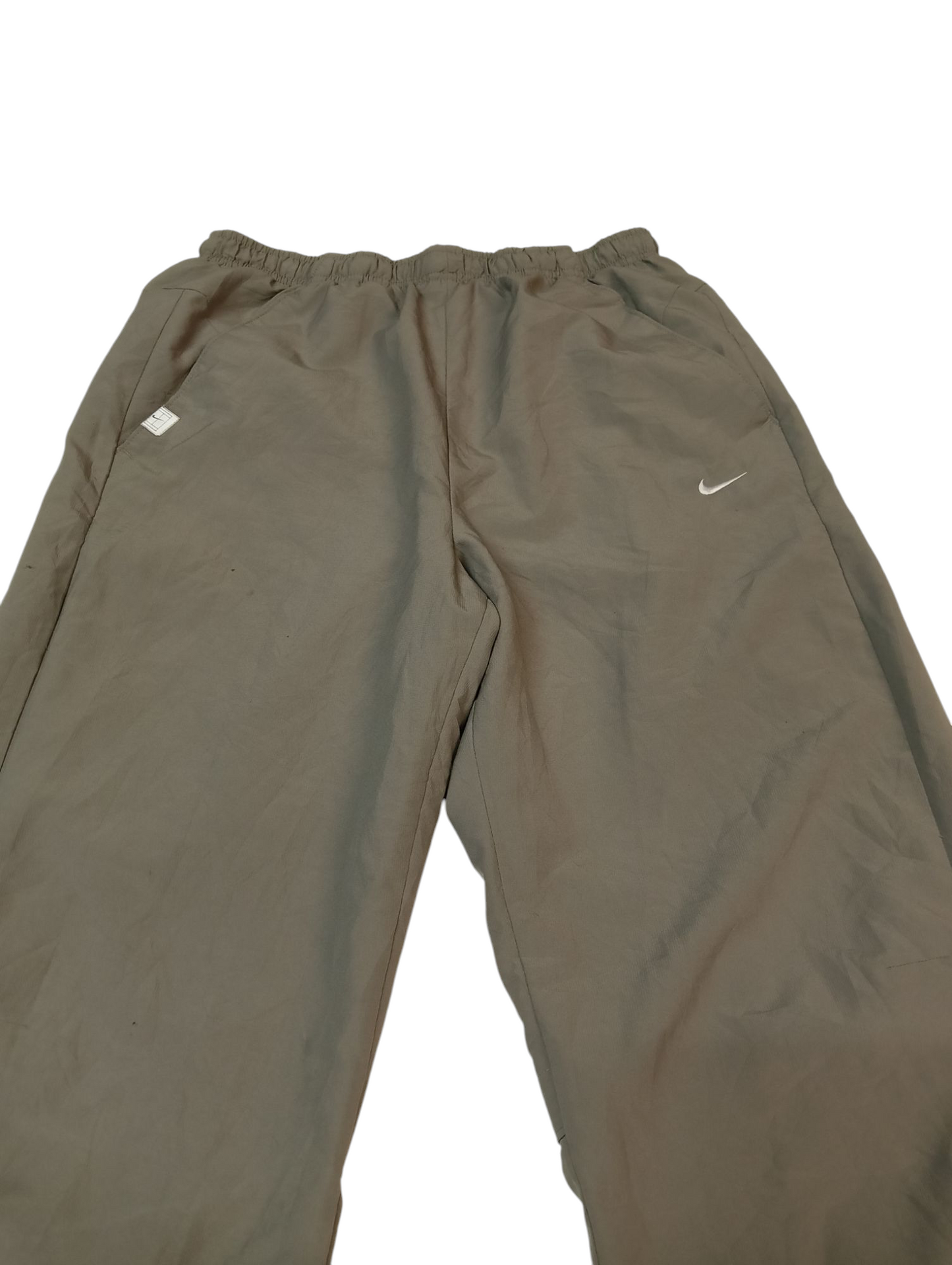 Entdecke unsere Vintage Track Pants von Nike und anderen Marken, erhältlich bei Valuxery.de - Dein Shop für trendige Vintage - Kleidung. Unsere Track Pants sind aus hochwertigen Materialien und
