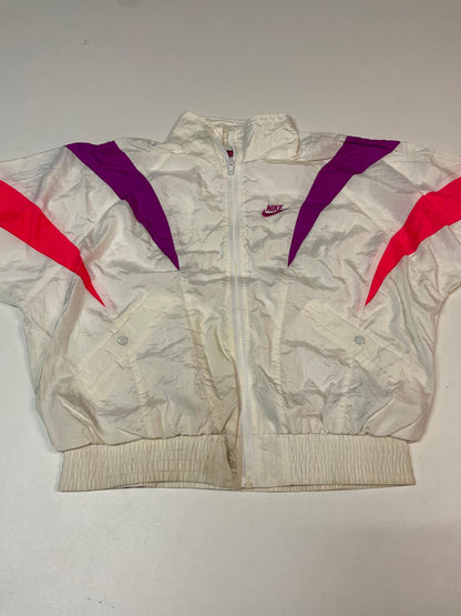 Entdecke unsere Vintage Track Pants von Nike und anderen Marken, erhältlich bei Valuxery.de - Dein Shop für trendige Vintage - Kleidung. Unsere Track Pants sind aus hochwertigen Materialien und