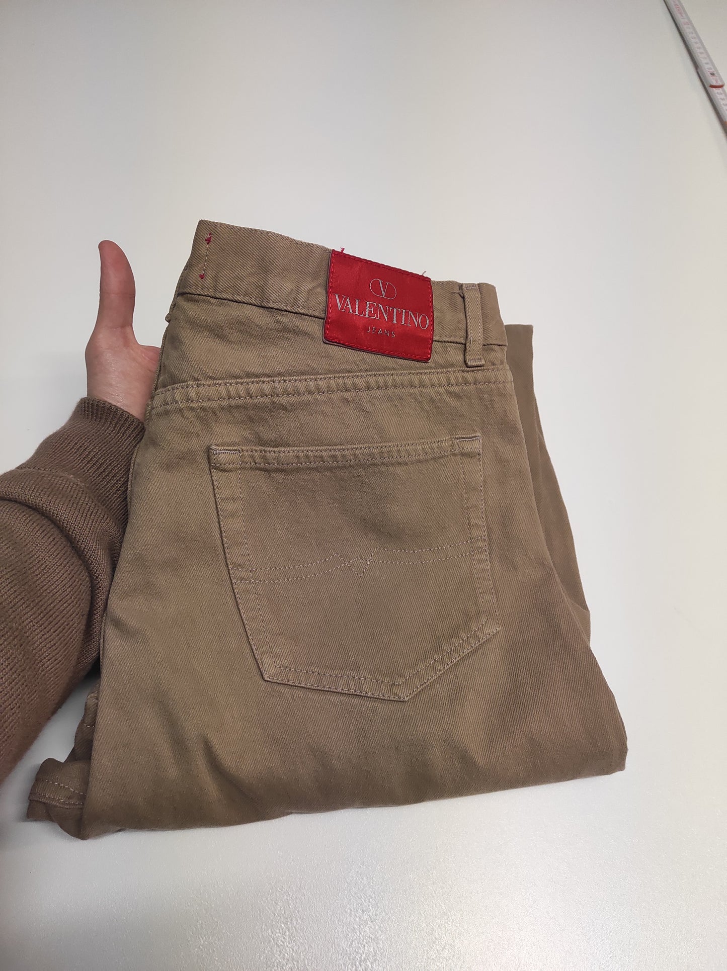 Entdecke unsere Vintage Track Pants von Nike und anderen Marken, erhältlich bei Valuxery.de - Dein Shop für trendige Vintage - Kleidung. Unsere Track Pants sind aus hochwertigen Materialien und