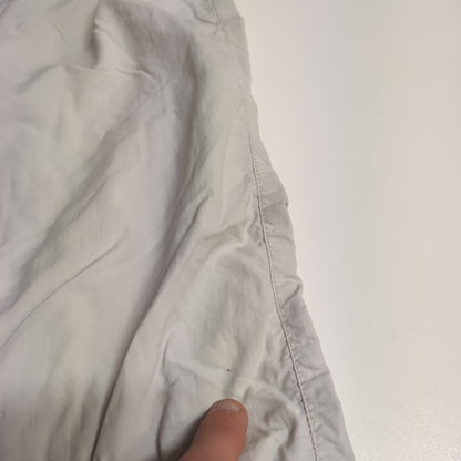 Entdecke unsere Vintage Track Pants von Nike und anderen Marken, erhältlich bei Valuxery.de - Dein Shop für trendige Vintage - Kleidung. Unsere Track Pants sind aus hochwertigen Materialien und