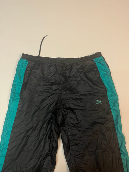 Entdecke unsere Vintage Track Pants von Nike und anderen Marken, erhältlich bei Valuxery.de - Dein Shop für trendige Vintage - Kleidung. Unsere Track Pants sind aus hochwertigen Materialien und