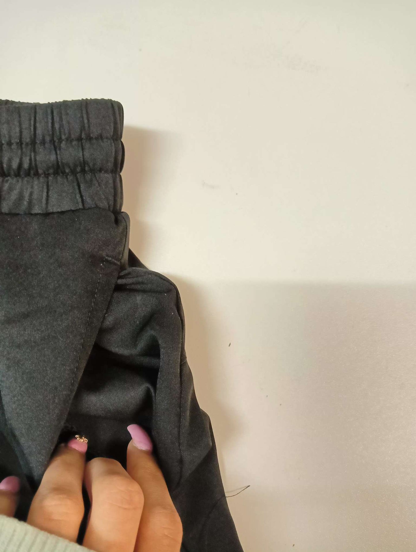 Entdecke unsere Vintage Track Pants von Nike und anderen Marken, erhältlich bei Valuxery.de - Dein Shop für trendige Vintage - Kleidung. Unsere Track Pants sind aus hochwertigen Materialien und