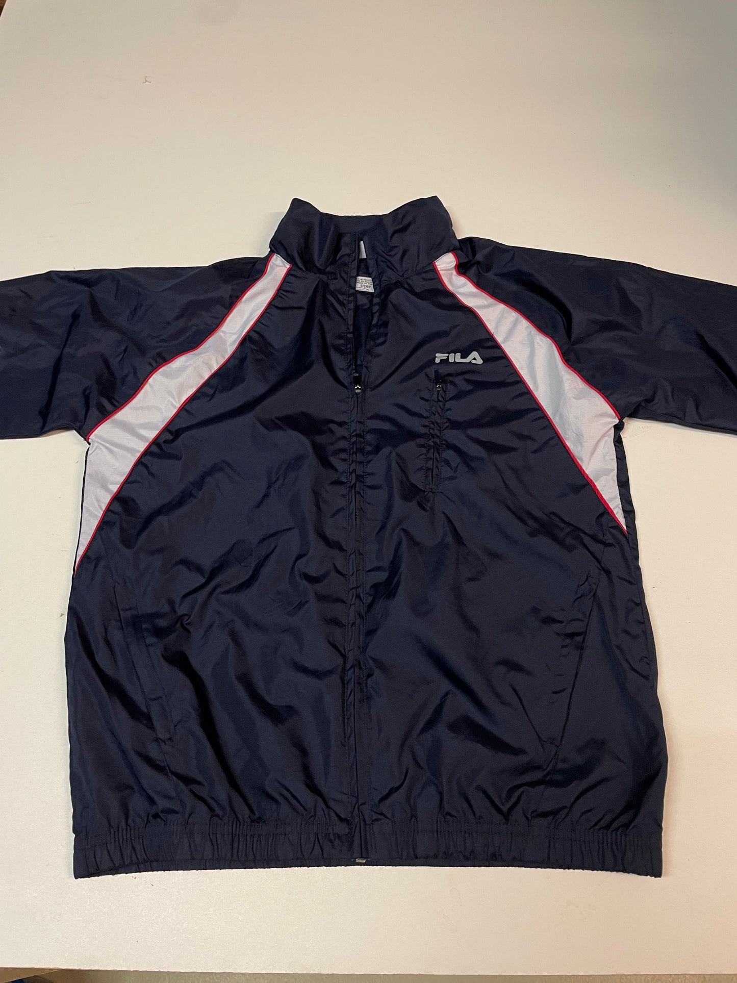 Entdecke unsere Vintage Track Pants von Nike und anderen Marken, erhältlich bei Valuxery.de - Dein Shop für trendige Vintage - Kleidung. Unsere Track Pants sind aus hochwertigen Materialien und