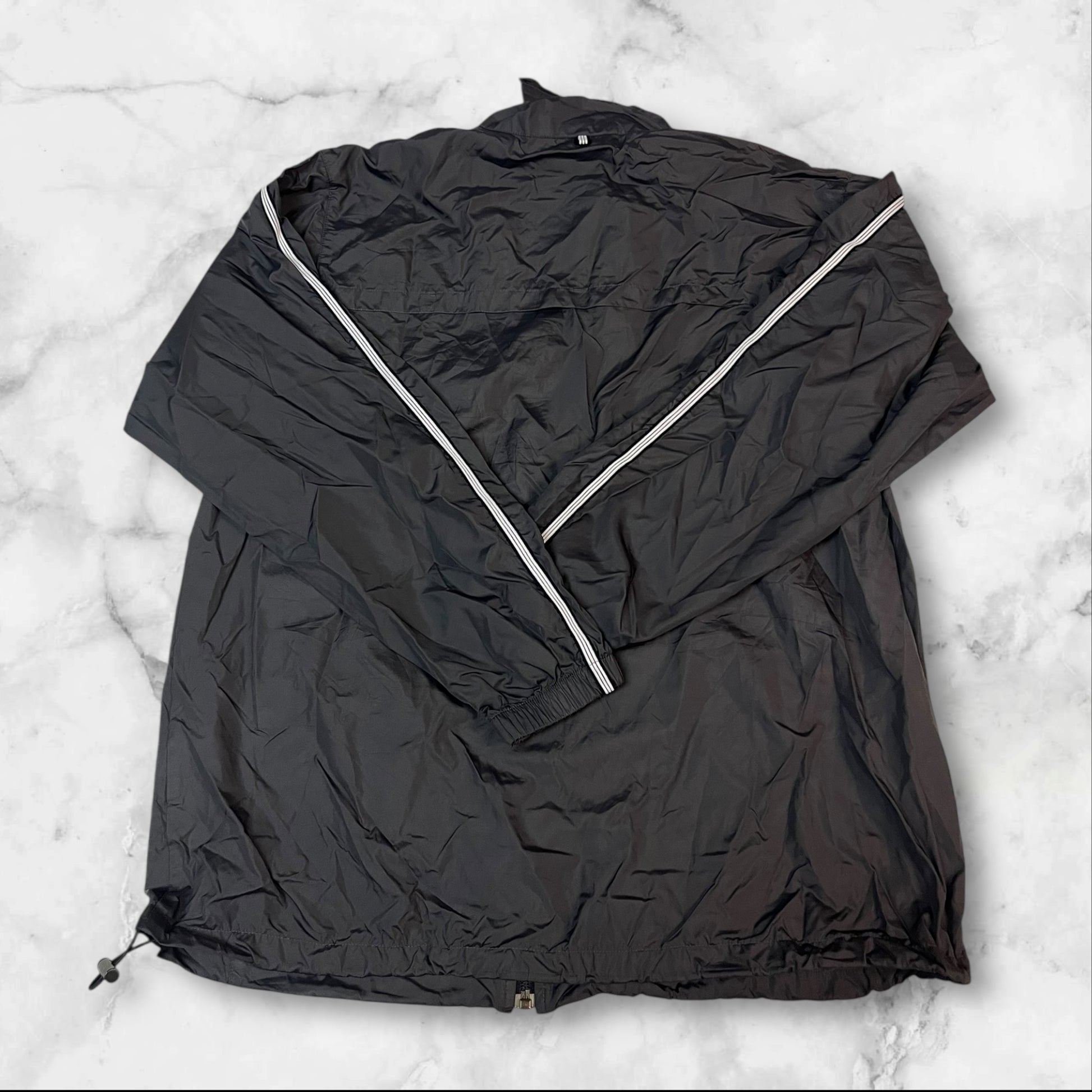 Entdecke unsere Vintage Track Pants von Nike und anderen Marken, erhältlich bei Valuxery.de - Dein Shop für trendige Vintage - Kleidung. Unsere Track Pants sind aus hochwertigen Materialien und