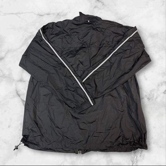 Entdecke unsere Vintage Track Pants von Nike und anderen Marken, erhältlich bei Valuxery.de - Dein Shop für trendige Vintage - Kleidung. Unsere Track Pants sind aus hochwertigen Materialien und