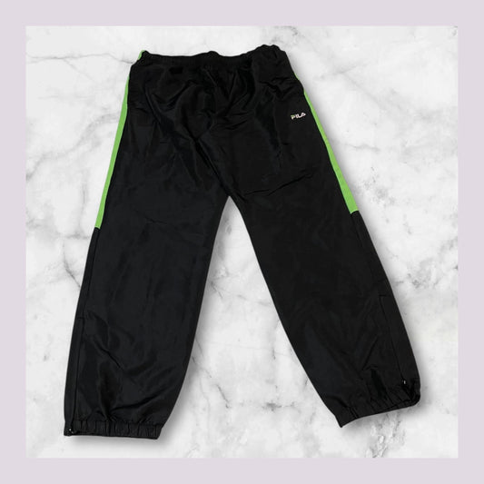 Entdecke unsere Vintage Track Pants von Nike und anderen Marken, erhältlich bei Valuxery.de - Dein Shop für trendige Vintage - Kleidung. Unsere Track Pants sind aus hochwertigen Materialien und