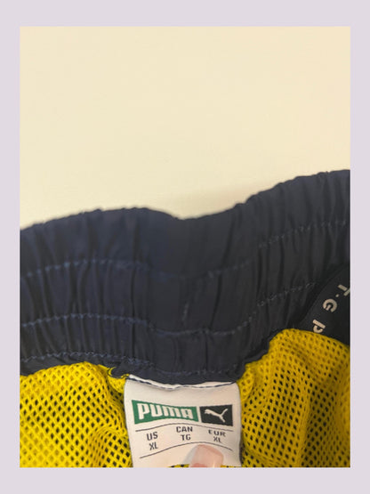 Entdecke unsere Vintage Track Pants von Nike und anderen Marken, erhältlich bei Valuxery.de - Dein Shop für trendige Vintage - Kleidung. Unsere Track Pants sind aus hochwertigen Materialien und