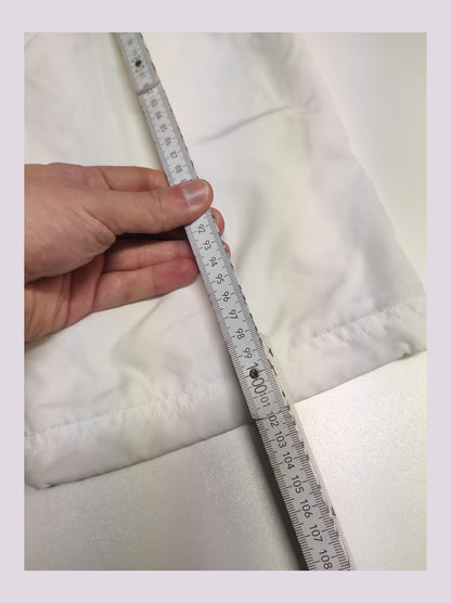 Entdecke unsere Vintage Track Pants von Nike und anderen Marken, erhältlich bei Valuxery.de - Dein Shop für trendige Vintage - Kleidung. Unsere Track Pants sind aus hochwertigen Materialien und