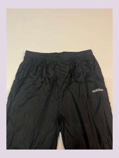 Entdecke unsere Vintage Track Pants von Nike und anderen Marken, erhältlich bei Valuxery.de - Dein Shop für trendige Vintage - Kleidung. Unsere Track Pants sind aus hochwertigen Materialien und