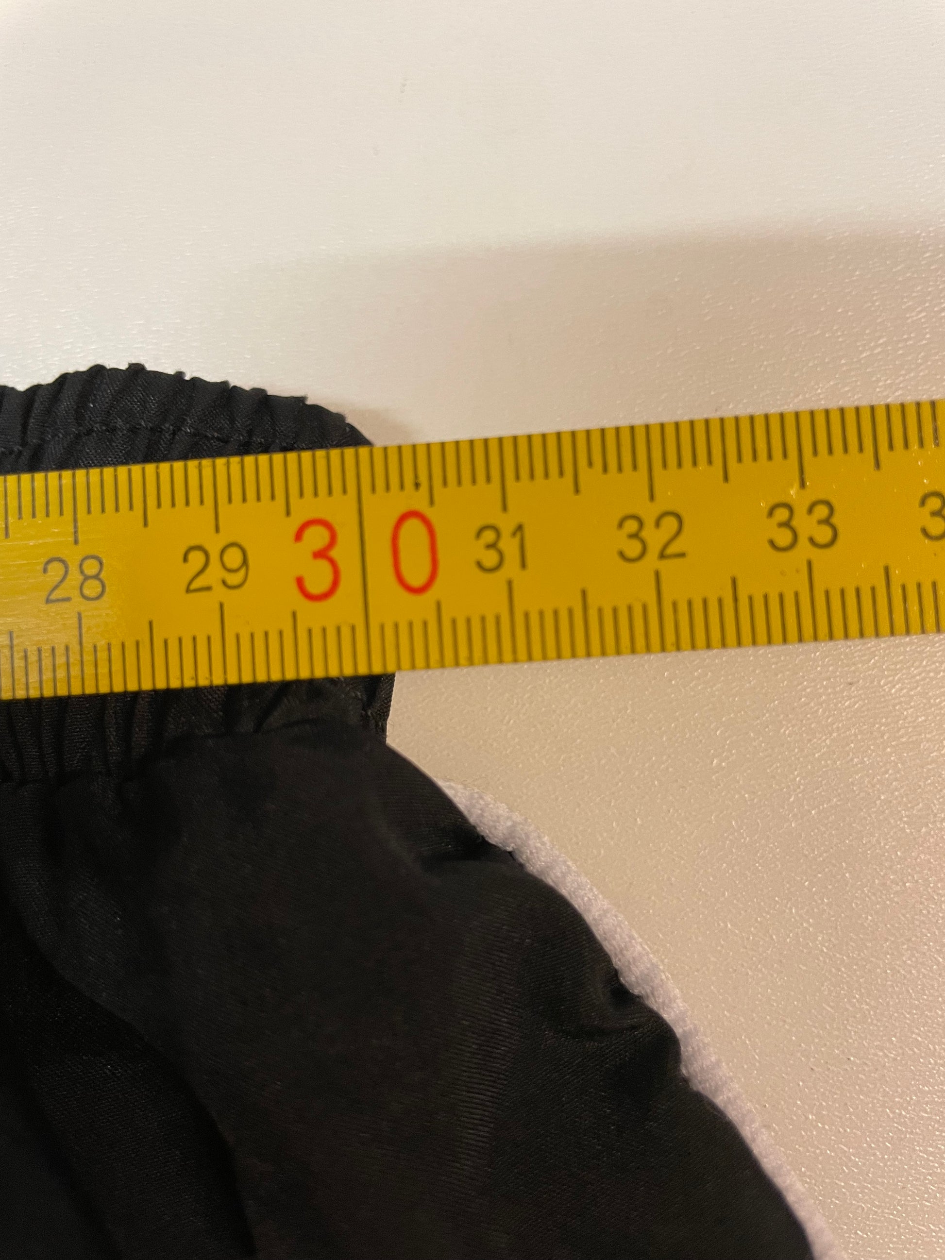 Entdecke unsere Vintage Track Pants von Nike und anderen Marken, erhältlich bei Valuxery.de - Dein Shop für trendige Vintage - Kleidung. Unsere Track Pants sind aus hochwertigen Materialien und