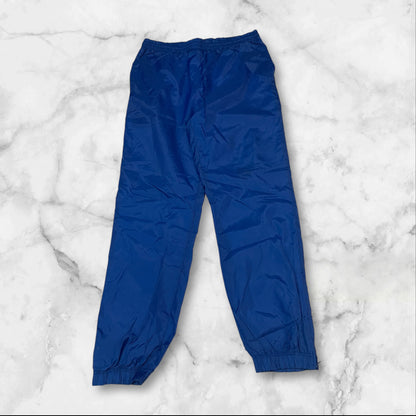 Entdecke unsere Vintage Track Pants von Nike und anderen Marken, erhältlich bei Valuxery.de - Dein Shop für trendige Vintage - Kleidung. Unsere Track Pants sind aus hochwertigen Materialien und