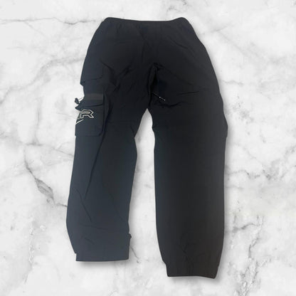 Entdecke unsere Vintage Track Pants von Nike und anderen Marken, erhältlich bei Valuxery.de - Dein Shop für trendige Vintage - Kleidung. Unsere Track Pants sind aus hochwertigen Materialien und