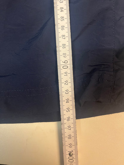 Entdecke unsere Vintage Track Pants von Nike und anderen Marken, erhältlich bei Valuxery.de - Dein Shop für trendige Vintage - Kleidung. Unsere Track Pants sind aus hochwertigen Materialien und