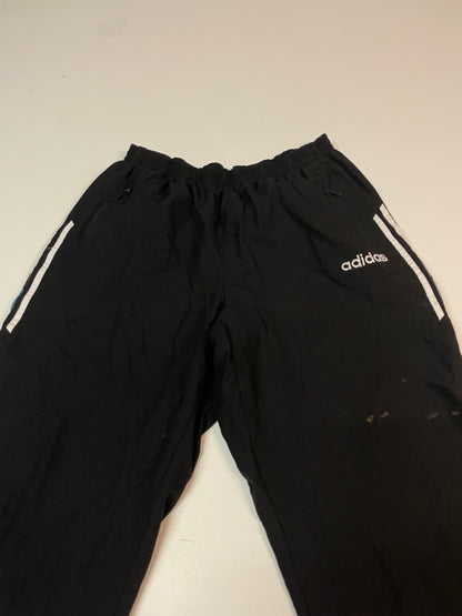 Entdecke unsere Vintage Track Pants von Nike und anderen Marken, erhältlich bei Valuxery.de - Dein Shop für trendige Vintage - Kleidung. Unsere Track Pants sind aus hochwertigen Materialien und