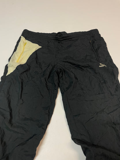 Entdecke unsere Vintage Track Pants von Nike und anderen Marken, erhältlich bei Valuxery.de - Dein Shop für trendige Vintage - Kleidung. Unsere Track Pants sind aus hochwertigen Materialien und