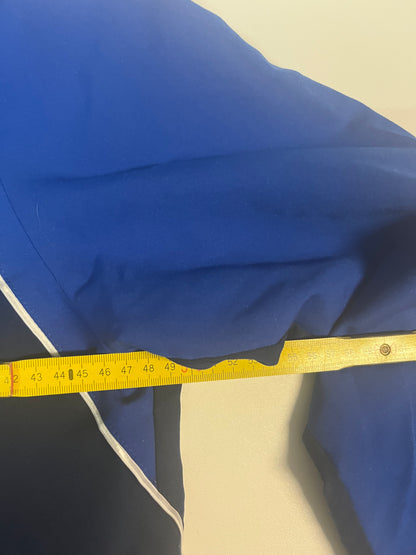 Entdecke unsere Vintage Track Pants von Nike und anderen Marken, erhältlich bei Valuxery.de - Dein Shop für trendige Vintage - Kleidung. Unsere Track Pants sind aus hochwertigen Materialien und