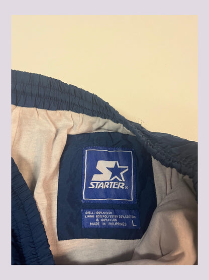 Entdecke unsere Vintage Track Pants von Nike und anderen Marken, erhältlich bei Valuxery.de - Dein Shop für trendige Vintage - Kleidung. Unsere Track Pants sind aus hochwertigen Materialien und