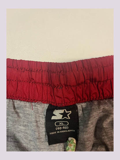 Entdecke unsere Vintage Track Pants von Nike und anderen Marken, erhältlich bei Valuxery.de - Dein Shop für trendige Vintage - Kleidung. Unsere Track Pants sind aus hochwertigen Materialien und