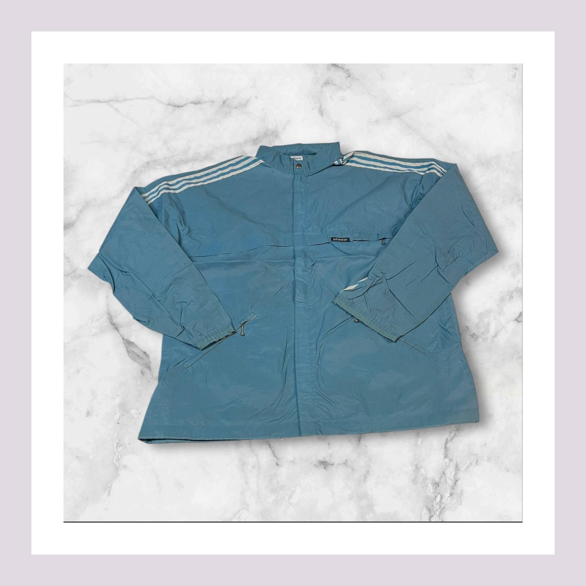 Entdecke unsere Vintage Track Pants von Nike und anderen Marken, erhältlich bei Valuxery.de - Dein Shop für trendige Vintage - Kleidung. Unsere Track Pants sind aus hochwertigen Materialien und