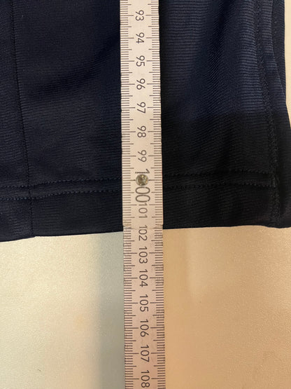 Entdecke unsere Vintage Track Pants von Nike und anderen Marken, erhältlich bei Valuxery.de - Dein Shop für trendige Vintage - Kleidung. Unsere Track Pants sind aus hochwertigen Materialien und