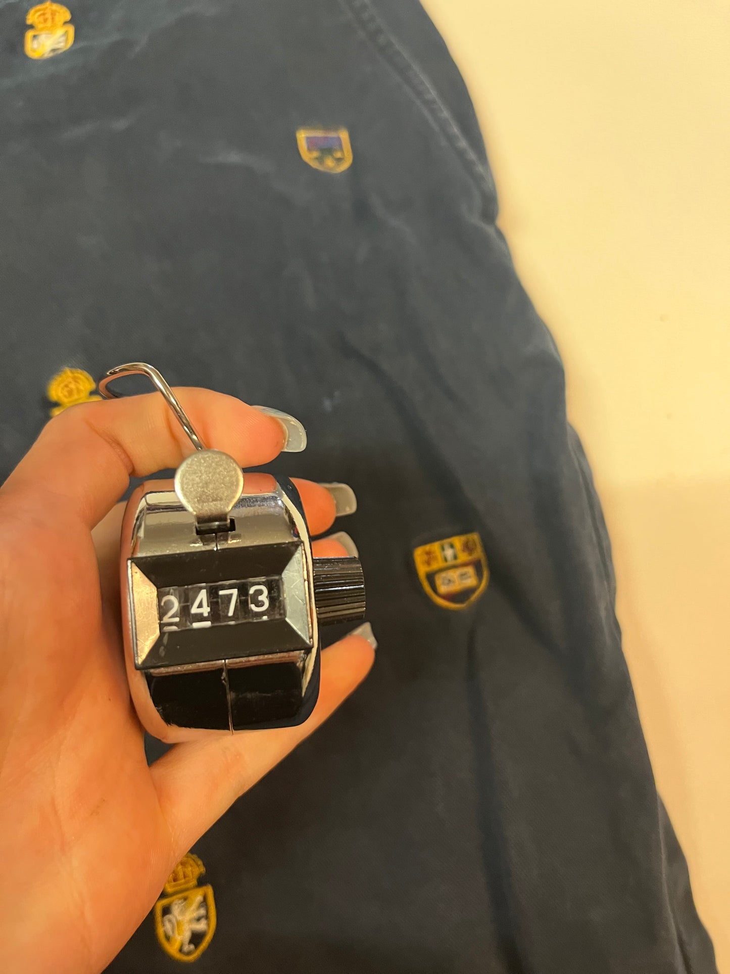 Entdecke unsere Vintage Track Pants von Nike und anderen Marken, erhältlich bei Valuxery.de - Dein Shop für trendige Vintage - Kleidung. Unsere Track Pants sind aus hochwertigen Materialien und