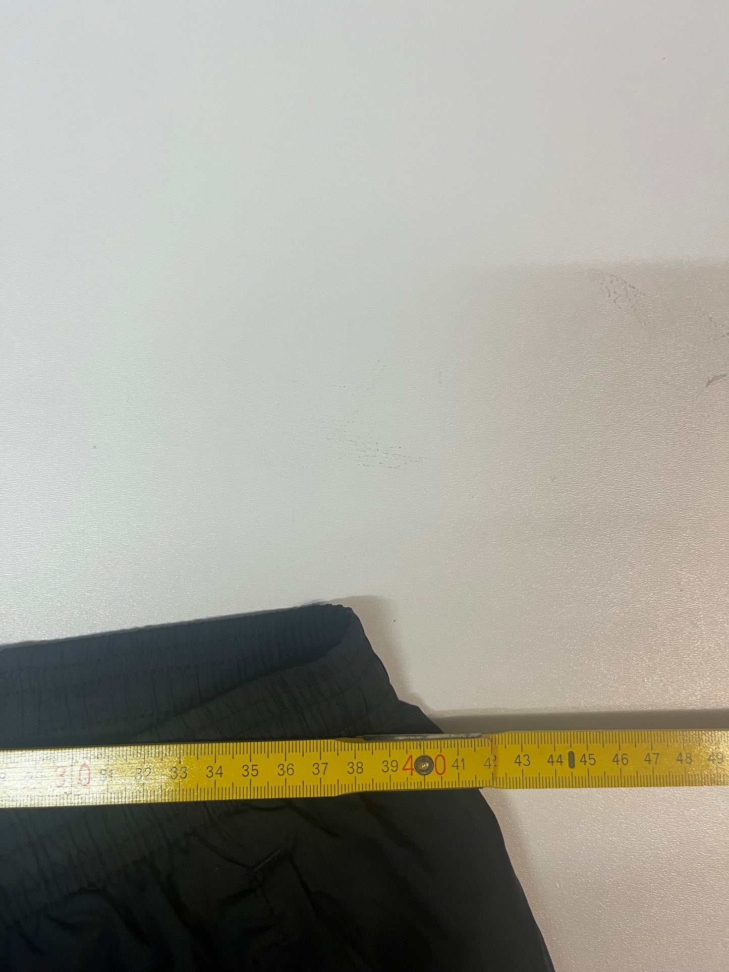 Entdecke unsere Vintage Track Pants von Nike und anderen Marken, erhältlich bei Valuxery.de - Dein Shop für trendige Vintage - Kleidung. Unsere Track Pants sind aus hochwertigen Materialien und