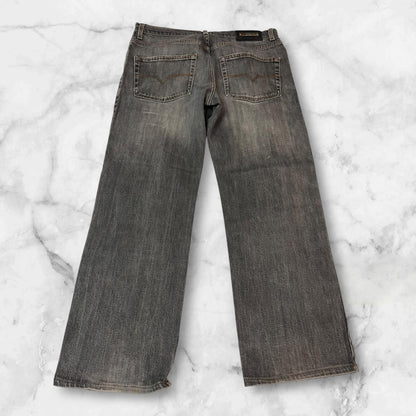 Entdecke unsere Vintage Track Pants von Nike und anderen Marken, erhältlich bei Valuxery.de - Dein Shop für trendige Vintage - Kleidung. Unsere Track Pants sind aus hochwertigen Materialien und