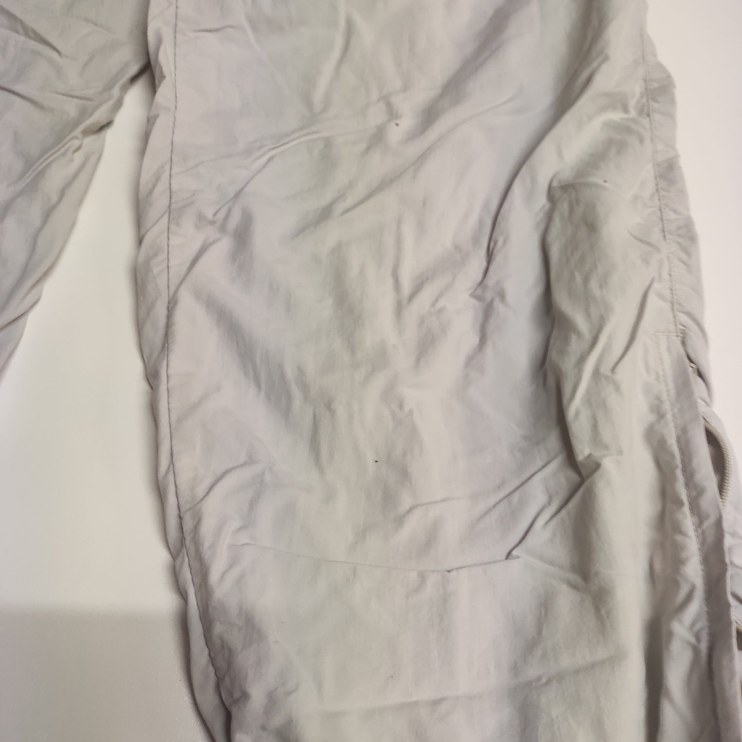 Entdecke unsere Vintage Track Pants von Nike und anderen Marken, erhältlich bei Valuxery.de - Dein Shop für trendige Vintage - Kleidung. Unsere Track Pants sind aus hochwertigen Materialien und