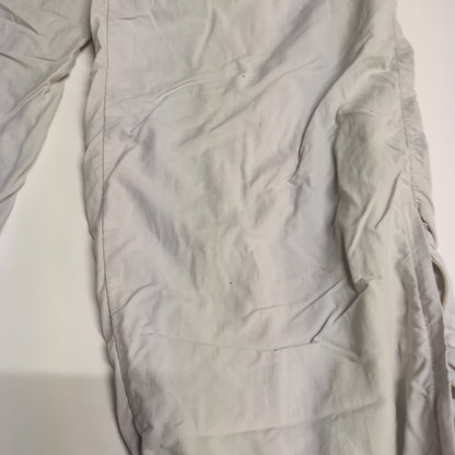 Entdecke unsere Vintage Track Pants von Nike und anderen Marken, erhältlich bei Valuxery.de - Dein Shop für trendige Vintage - Kleidung. Unsere Track Pants sind aus hochwertigen Materialien und